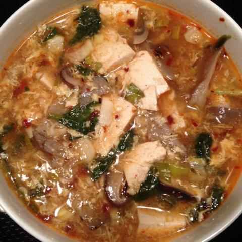 Chinesische Suppe Suan La Tang, Eier, Tofu und Pilze | Hochgeladen von: felisalpina