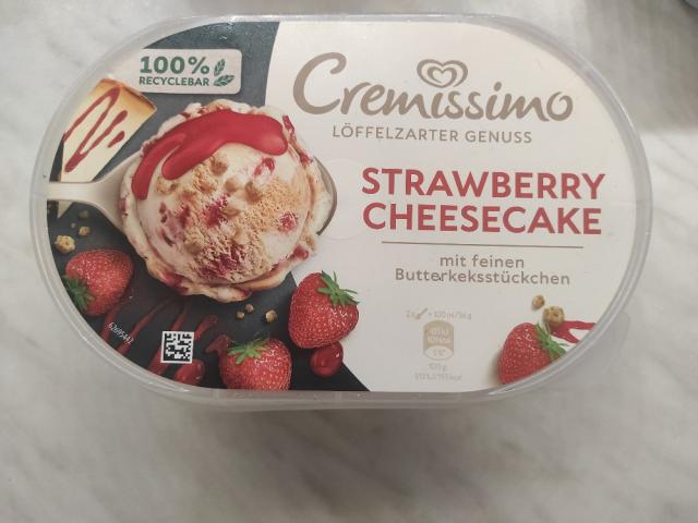 Cremissimo Strawberry Cheesecake by larissaschindler436 | Uploaded by: larissaschindler436