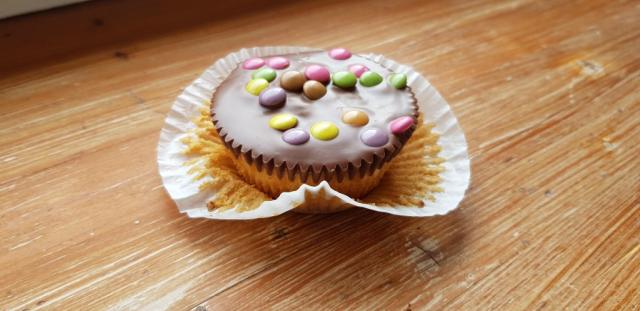 Kuchen Party Cup Cakes m. bunten Schokoladen-Dragees | Hochgeladen von: Anonyme