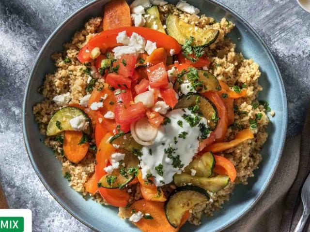 Couscous mit Dukkah-Ofengemüse, dazu Hirtenkäse und Joghurtdip v | Hochgeladen von: Lynq