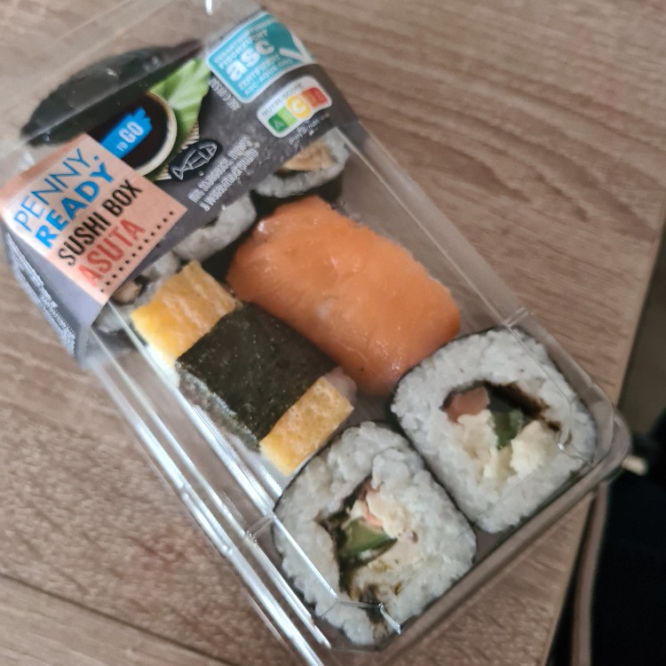 Sushi Box Asuta, mit Sojasauce, Ingwer - & Wasabizubereitung | Hochgeladen von: stormangel