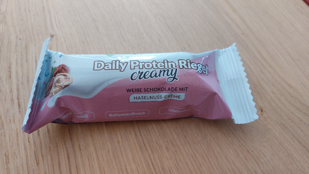 Daily Protein Riegel creamy, Weiße Schokolade mit Haselnuss-Crem | Hochgeladen von: dreana70