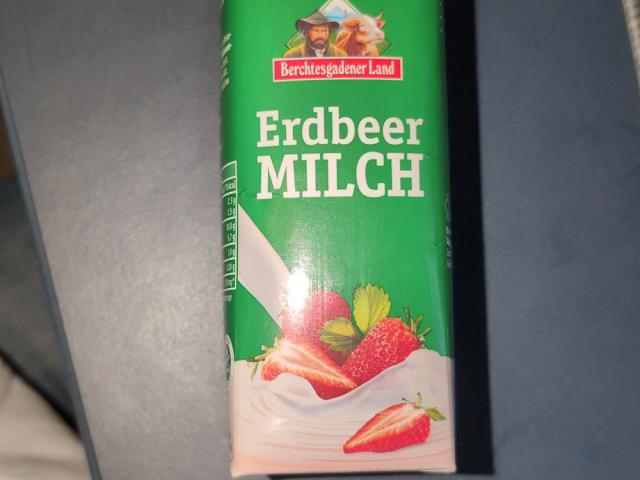 Erdbeer Milch by LegendofZ | Uploaded by: LegendofZ