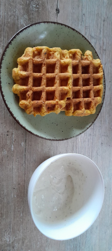 Dr. Fleck Karottenwaffeln, mit Sauerramdip und Salat von Biba 20 | Hochgeladen von: Biba 2024