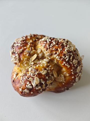 PANETTERIA Laugenknopf mit Kernen | Hochgeladen von: Giamonios PANETTERIA Laugenknopf mit Kernen | Hochgeladen von: Giamonios