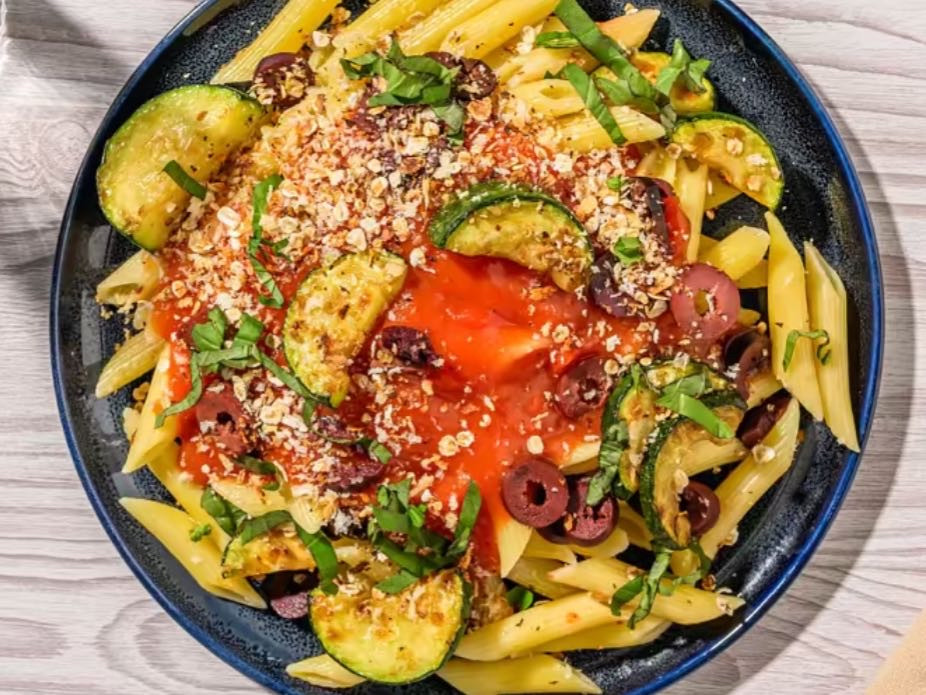 Pasta Verdure mit Kalamata-Oliven, Zucchini, Tomatensoße & Pangr | Hochgeladen von: clairestw