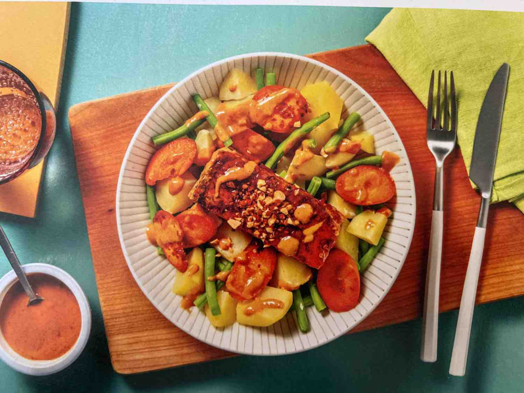Gado Gado! Tofu mit Satay-Soße auf Gemüsebett, Erdnüsse, Soja, W | Hochgeladen von: Lottelottelo