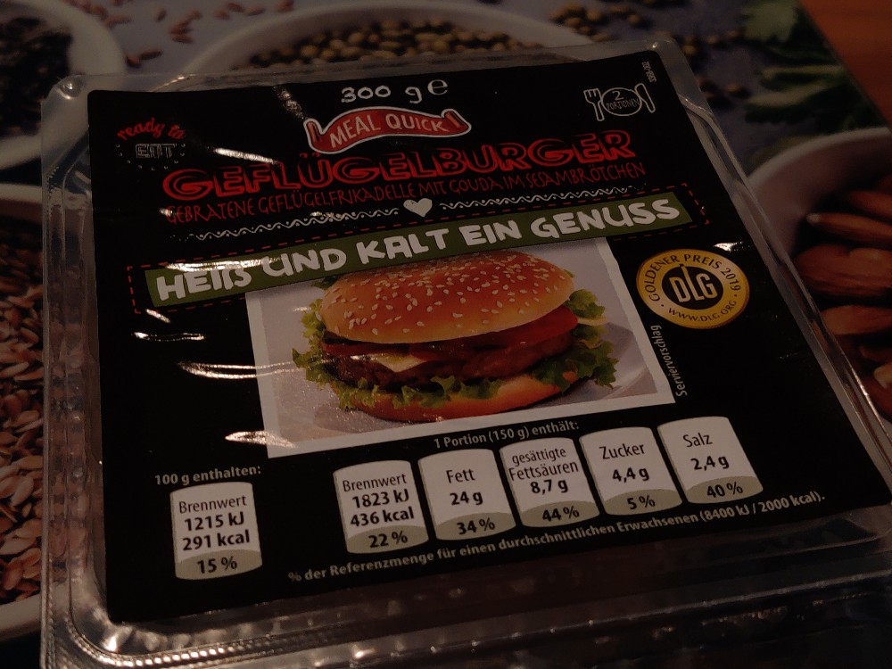 Geflügelburger, Gebratene Geflügelfrikadelle mit Gouda im Sesamb | Hochgeladen von: JasonFit245