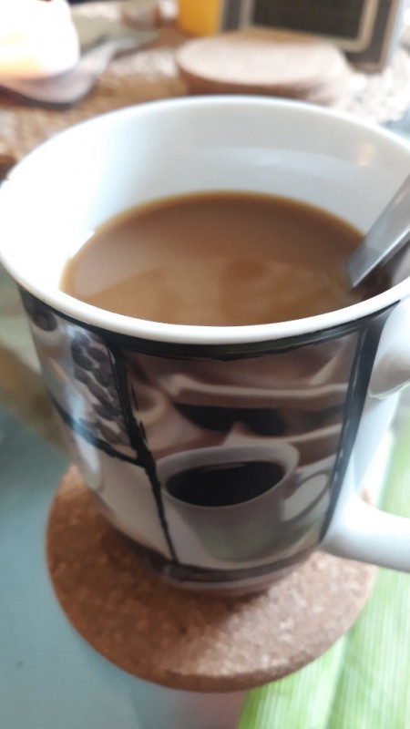 Tasse Kaffee mit 40ml Milch 3,5% + 1 St. Würfelzucker, Kaffee vo | Hochgeladen von: CheNeroX