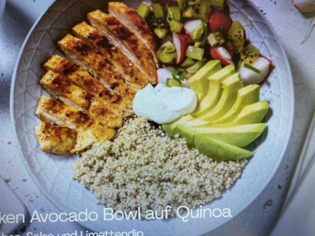 Smoky Chicken Avocado Bowl auf Quinoa, dazu Kiwi-Radieschen-Sals | Hochgeladen von: milo2602