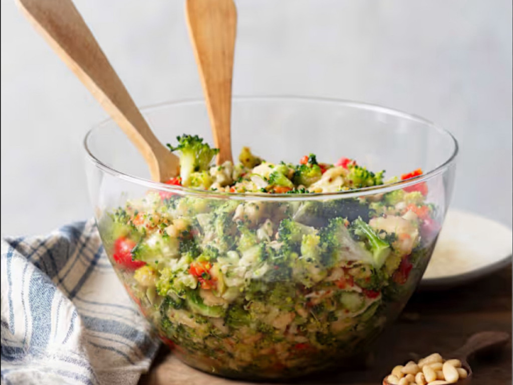 Thermomix Brokkolisalat mit Pinienkernen von kaihar | Hochgeladen von: kaihar Thermomix Brokkolisalat mit Pinienkernen von kaihar | Hochgeladen von: kaihar