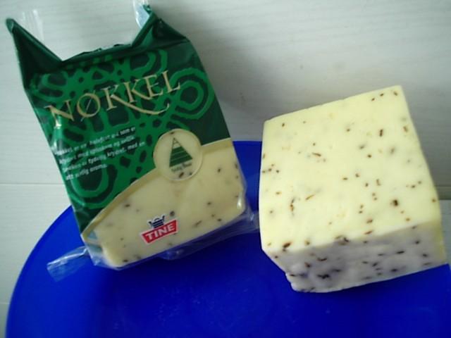 Norwegischer Käse mit Kümmel und Kräutern, Käse mit Kräuterg | Hochgeladen von: Connymaxi