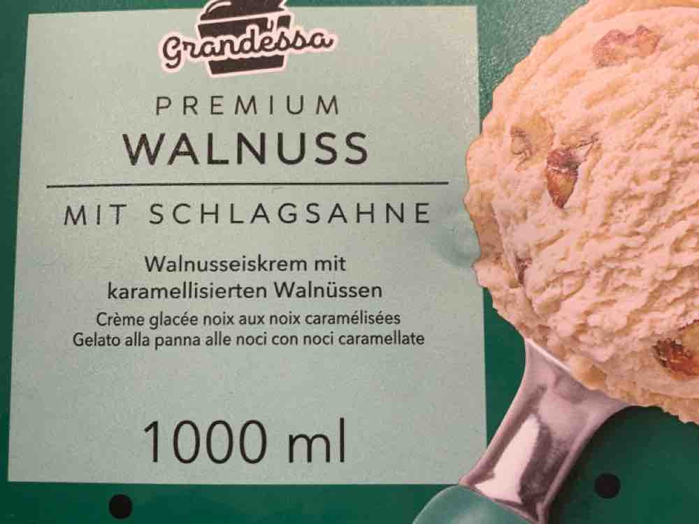 Premium Walnuss mit Schlagsahne von RomanSuisse | Hochgeladen von: RomanSuisse