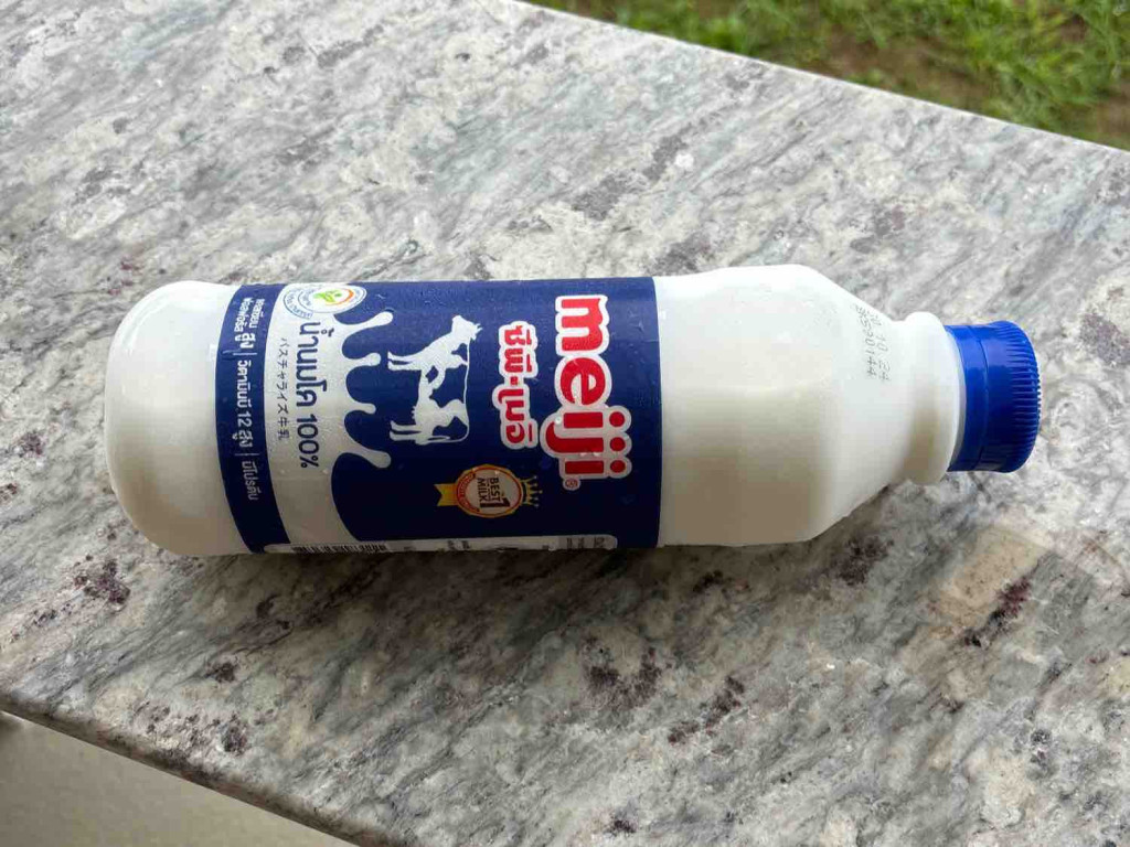 Meiji Milch 4%, นํ้านมโค 100% von lemue | Hochgeladen von: lemue