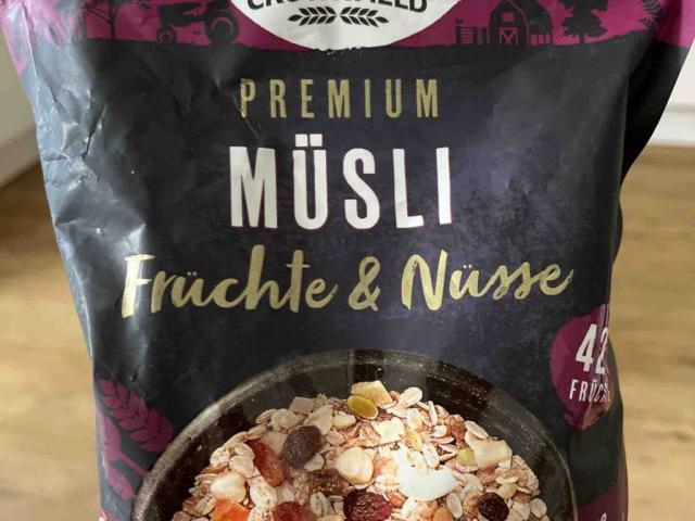 Premium Müsli Früchte & Nüsse by AnnaYuilia | Uploaded by: AnnaYuilia