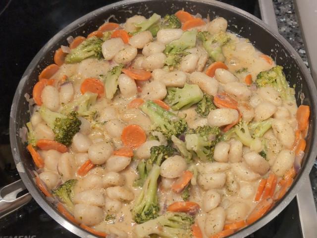 Gnocchi mit Käse- Sahnesauce und Möhren, fettreduziert von Clizz | Hochgeladen von: Clizzix Gnocchi mit Käse- Sahnesauce und Möhren, fettreduziert von Clizz | Hochgeladen von: Clizzix