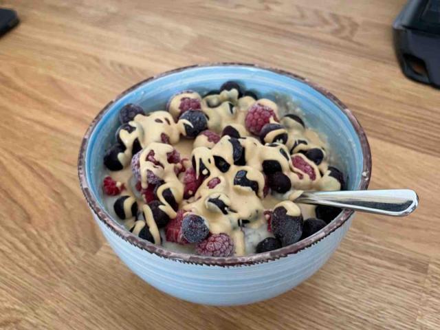 Porridge mit Protein Whey, Beeren und PB light von Madleen33 | Hochgeladen von: Madleen33