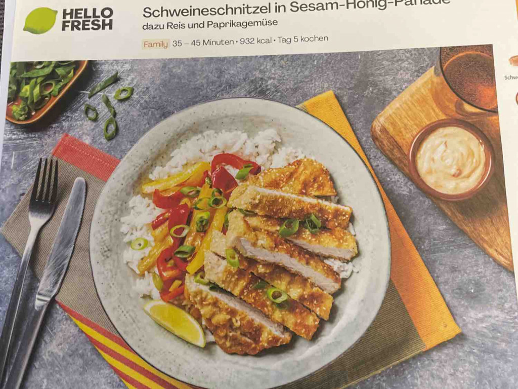 Schweineschnitzel in Sesam-Honig-Panade, dazu Reis und Paprikage | Hochgeladen von: Zahni