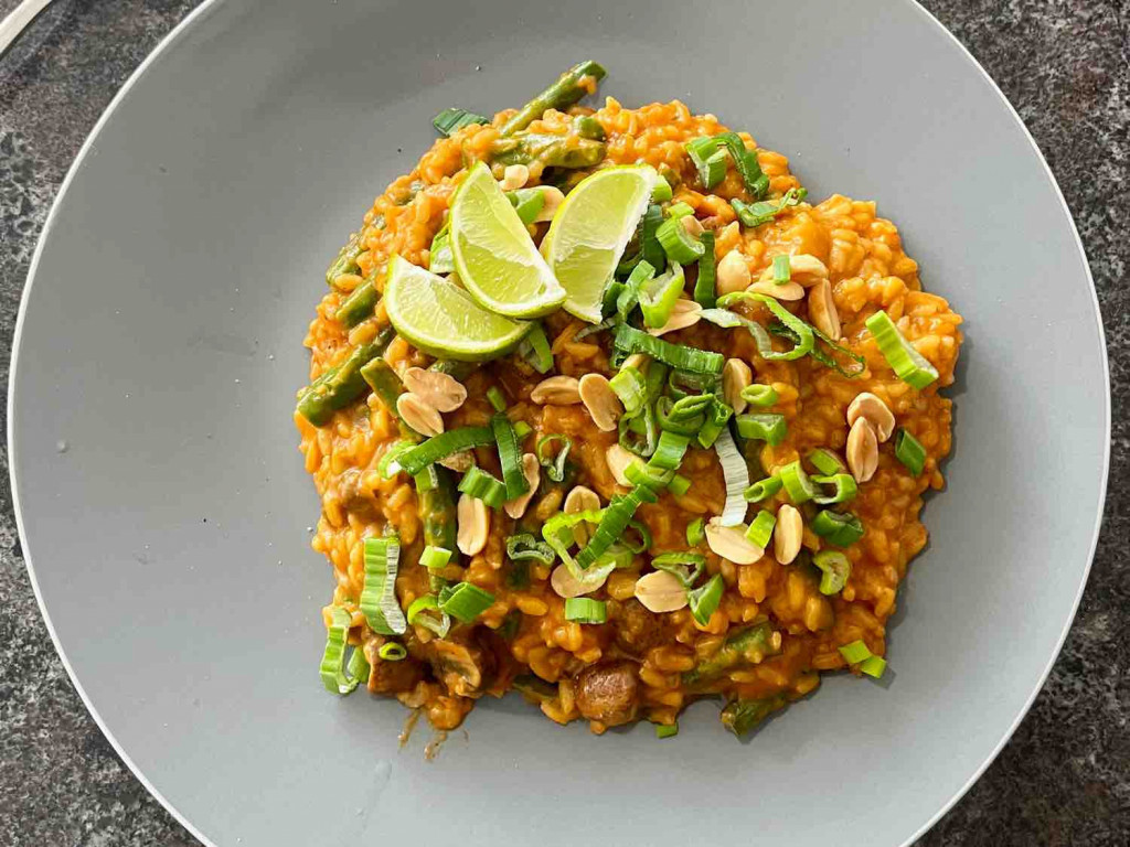 Thai-Curry-Risotto mit Prinzessbohnen und Pilzen, getoppt mit ge | Hochgeladen von: mountgul