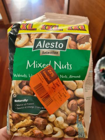 Mixed nuts by elbodi | Uploaded by: elbodi