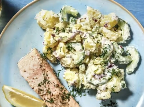 Lachsfilet mit Kartoffel-Gurkensalat von MaBe. | Hochgeladen von: MaBe. Lachsfilet mit Kartoffel-Gurkensalat von MaBe. | Hochgeladen von: MaBe.