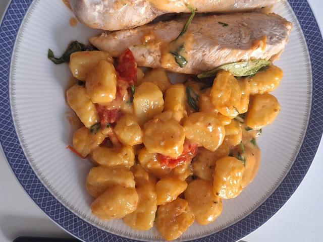 Hochgeladen von: ElenFlow