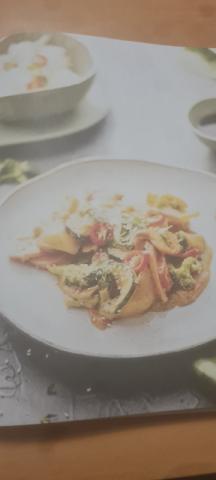 Gedünstetes Gemüse, Mit Erdnuss-Sauce von Elias kraft | Hochgeladen von: Elias kraft Gedünstetes Gemüse, Mit Erdnuss-Sauce von Elias kraft | Hochgeladen von: Elias kraft