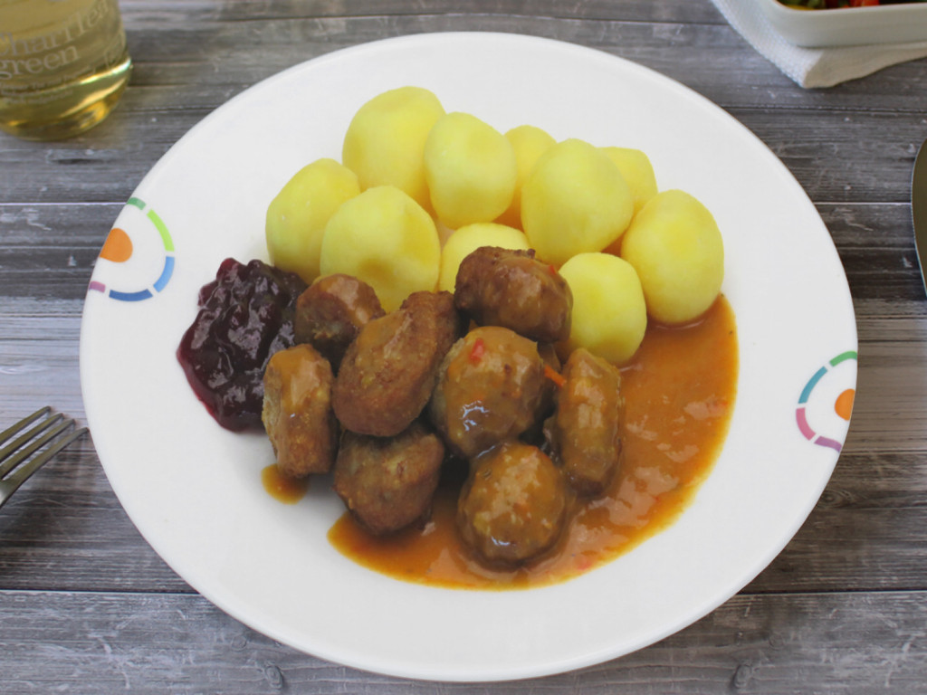 Köttbullar mit Rahmsauce Salzkartoffeln Mensa Vaihingen, 563g vo | Hochgeladen von: JLI