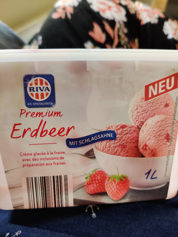 Premium Erdbeereiscreme, mit Schlagsahne von Cordon bleu | Hochgeladen von: Cordon bleu