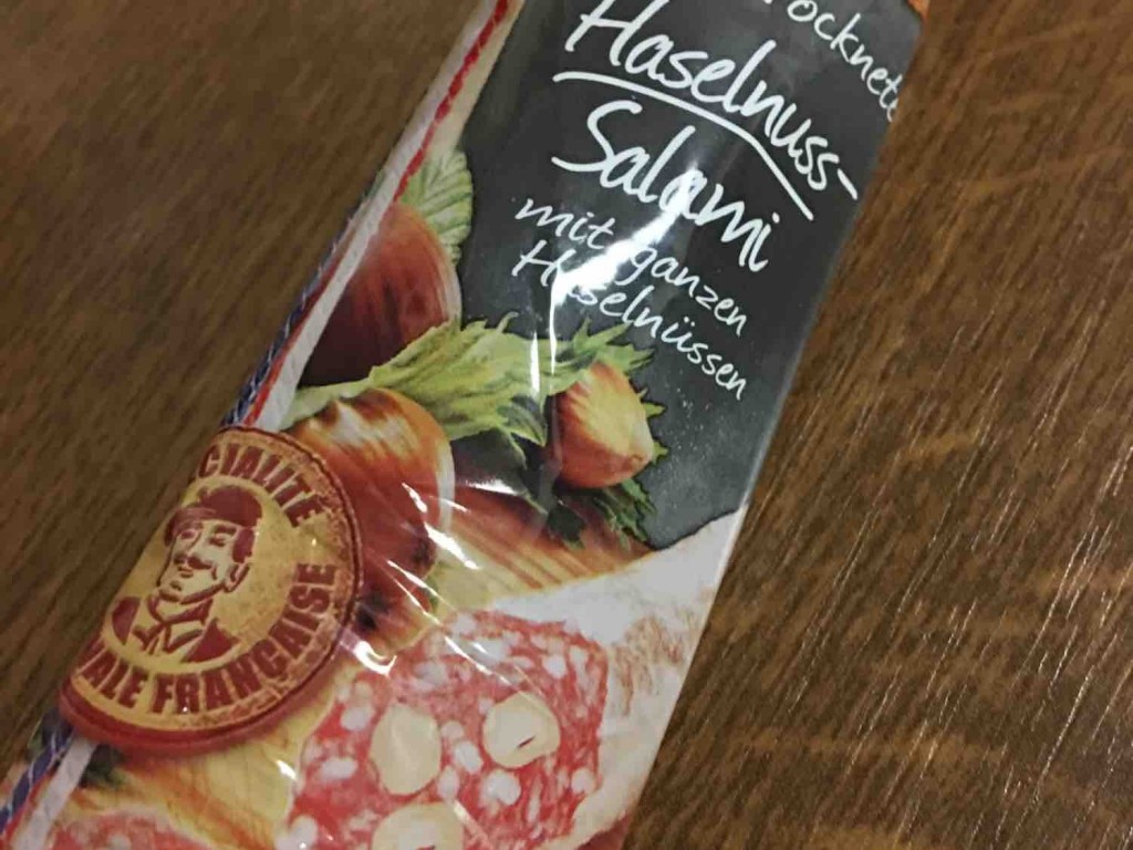 Haselnuss-Salami , luftgetrocknet, mit ganzen Haselnssen von gre | Hochgeladen von: greizer