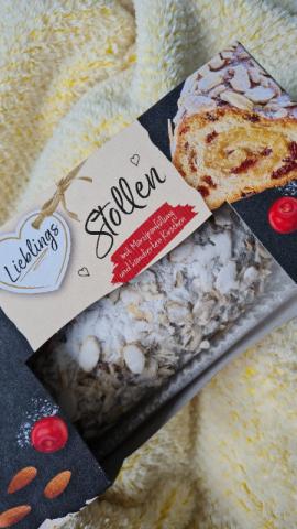 Lieblings Stollen, Mit Marzipanfüllung, kandierten Kirschen von  | Hochgeladen von: nicita_win