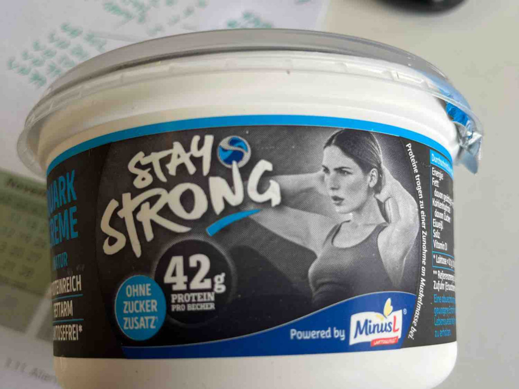 Stay Strong, Quark Creme Natur von chrgil68 | Hochgeladen von: chrgil68