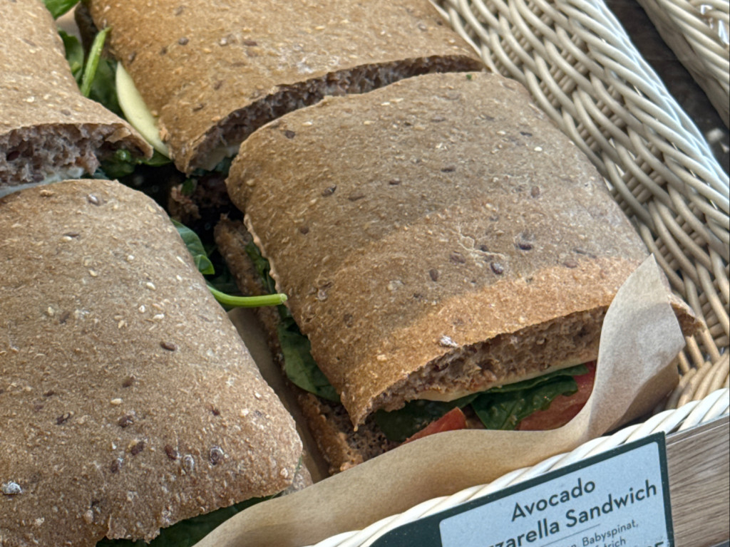 Avocado-Mozzarella Sandwich von Luis123 | Hochgeladen von: Luis123 Avocado-Mozzarella Sandwich von Luis123 | Hochgeladen von: Luis123