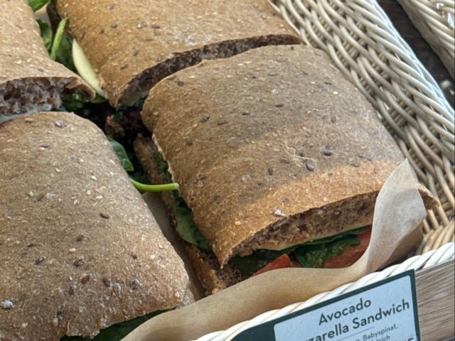 Avocado-Mozzarella Sandwich von Luis123 | Hochgeladen von: Luis123 Avocado-Mozzarella Sandwich von Luis123 | Hochgeladen von: Luis123