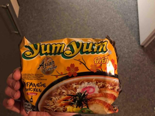 YumYum noodles, curry by Gluexxstern | Uploaded by: Gluexxstern