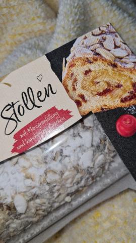 Lieblings Stollen, Mit Marzipanfüllung, kandierten Kirschen von  | Hochgeladen von: nicita_win