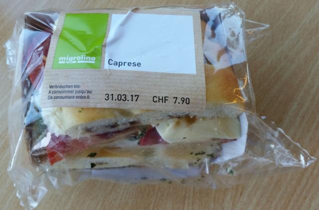 Caprese Sandwich, Spezialbrot mit Tomaten und Mozzarella | Hochgeladen von: denaa
