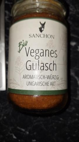 Veganes Gulasch, mit Erbsen-  und Fababoyneneiweiß by EnKay | Uploaded by: EnKay