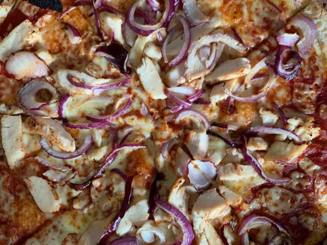 Chicken breast + Red onion Pizza by Driano | Uploaded by: Driano