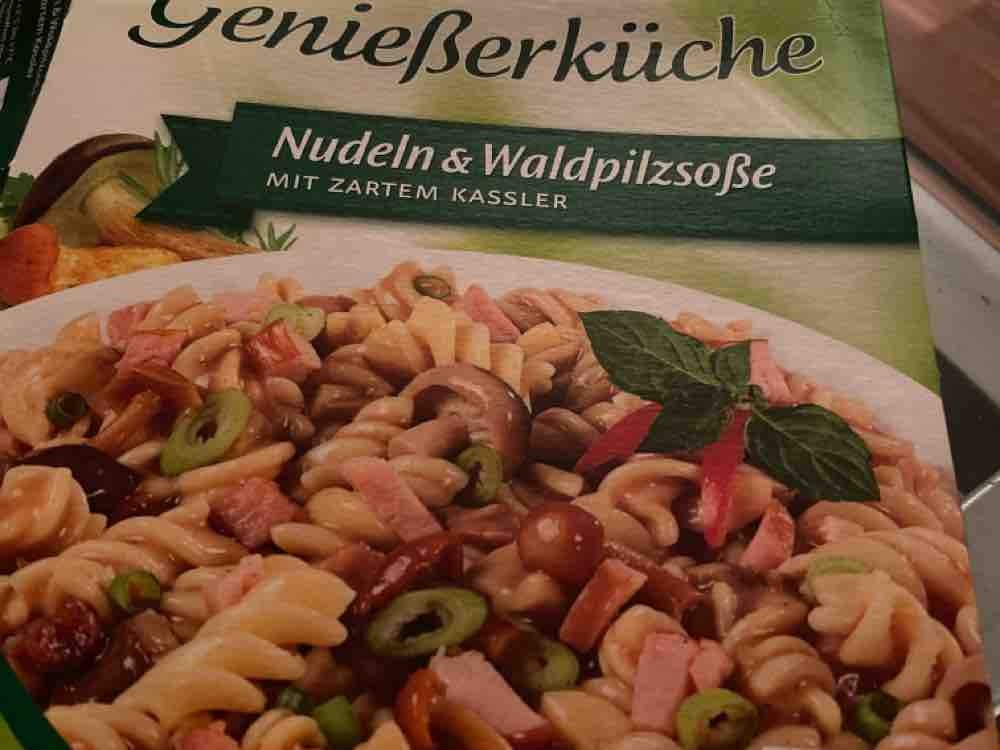 Genießerküche (Nudeln & Waldpilzsoße), mit zartem Kassler vo | Hochgeladen von: Salem82