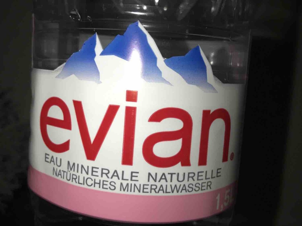 evian NATURAL MINERAL WATER von rohveganfettarm | Hochgeladen von: rohveganfettarm