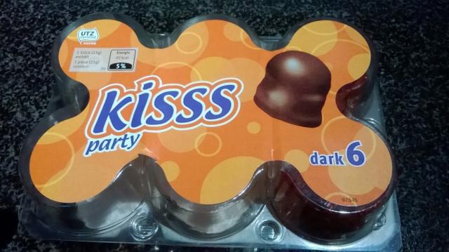 party kiss dark | Hochgeladen von: fossi63