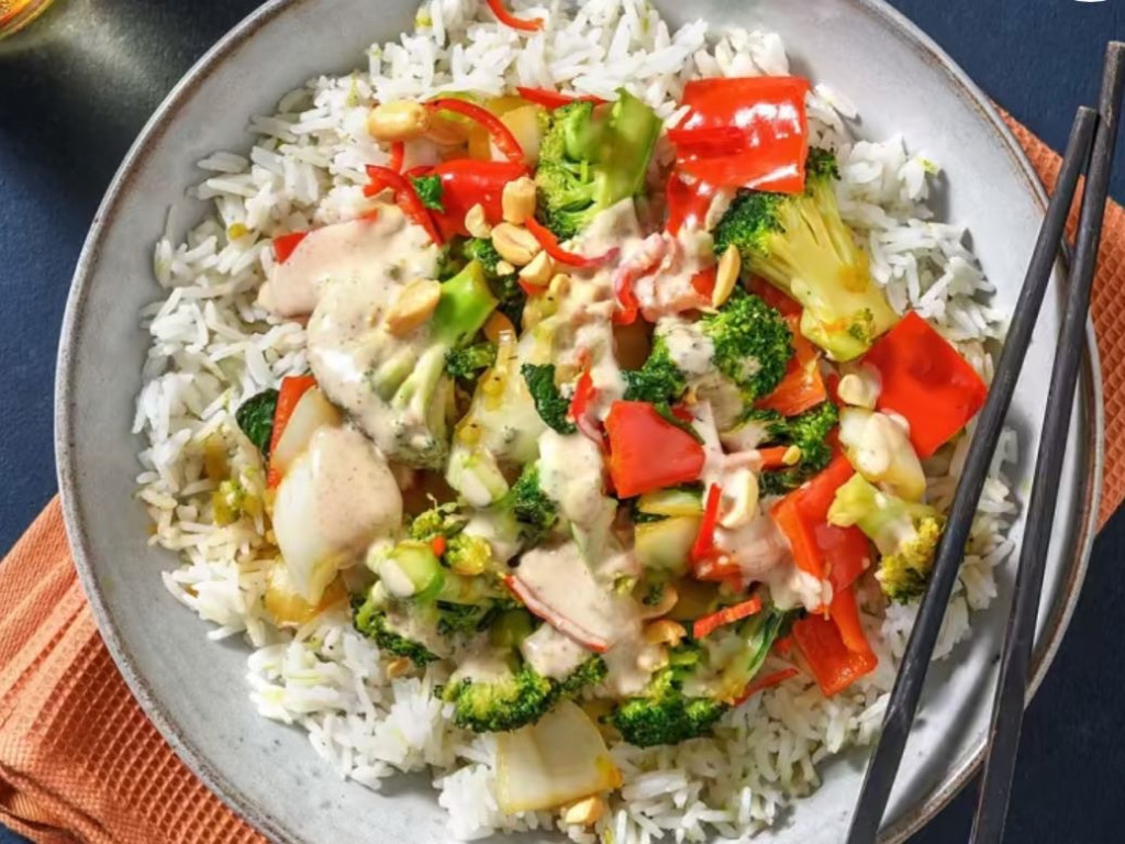 Erdnuss-Kokos-Bowl mit Pak Choi, Paprika und Brokkoli von claire | Hochgeladen von: clairestw