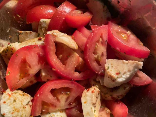 Tomate-Mozzarella-Salat von Lenaax | Hochgeladen von: Lenaax
