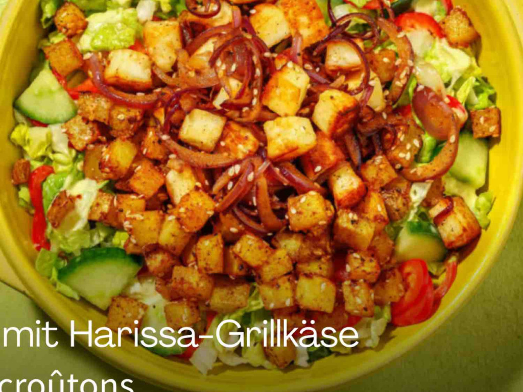 Würfelsalat mit Harissa-Grillkäse und Kartoffelcroutons von MrsK | Hochgeladen von: MrsKer