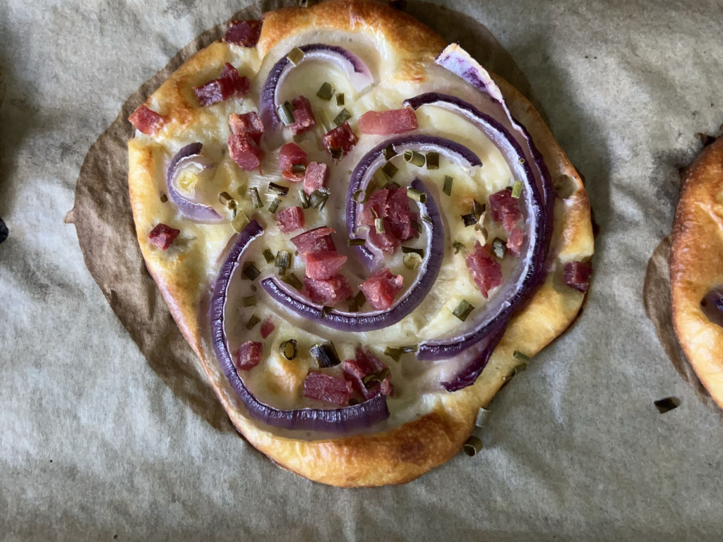 Flammenkuchen mit Schinken und Zwiebel von Elisaprang | Hochgeladen von: Elisaprang Flammenkuchen mit Schinken und Zwiebel von Elisaprang | Hochgeladen von: Elisaprang