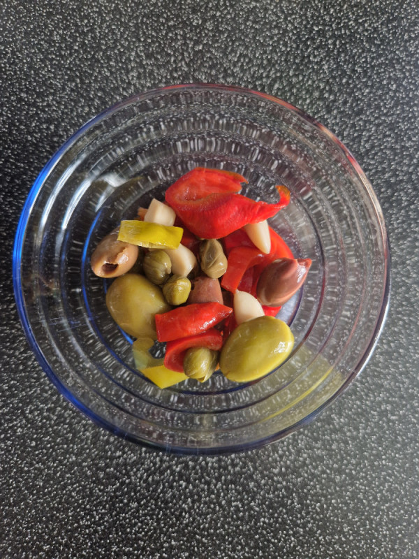 Oliven und mediterranes Gemüse in Salzlake von Sedna | Hochgeladen von: Sedna