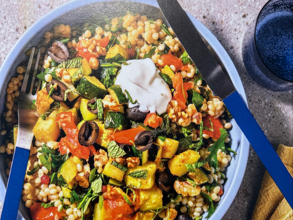 Perlencouscous-Bowl, mit geschmorter Zucchini von yvonneflock426 | Hochgeladen von: yvonneflock426 Perlencouscous-Bowl, mit geschmorter Zucchini von yvonneflock426 | Hochgeladen von: yvonneflock426