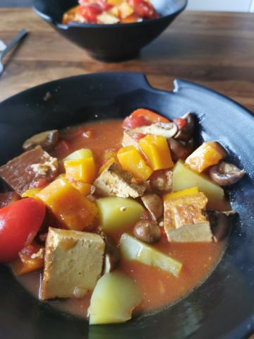 Veggi Gulasch, Mit Kartoffeln von Sanne93 | Hochgeladen von: Sanne93