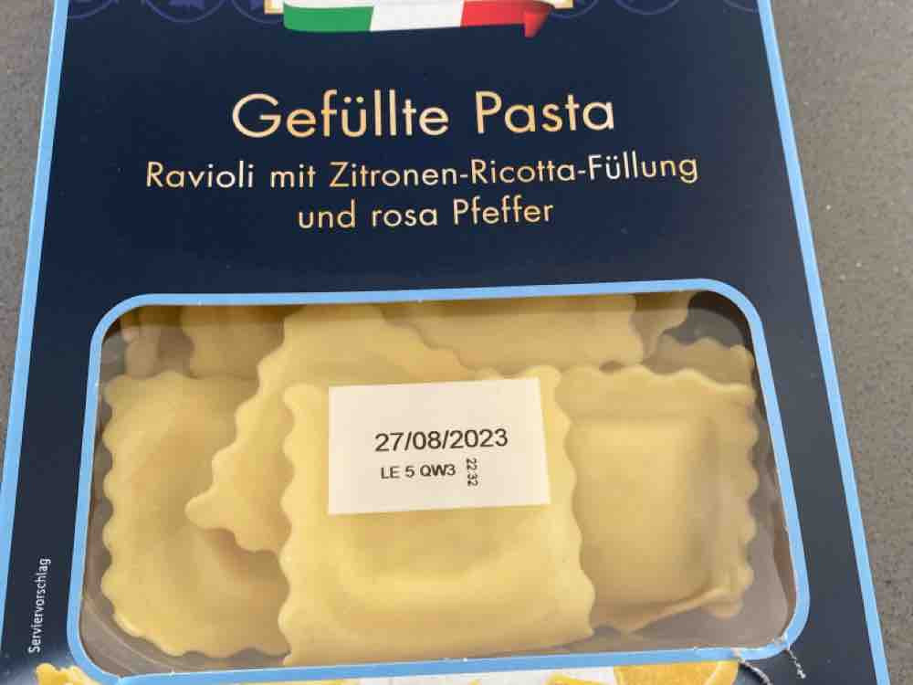 Gefüllte Pasta, Ravioli mit Zitronen-Ricotta-Füllung und rosa Pf | Hochgeladen von: Sandburg